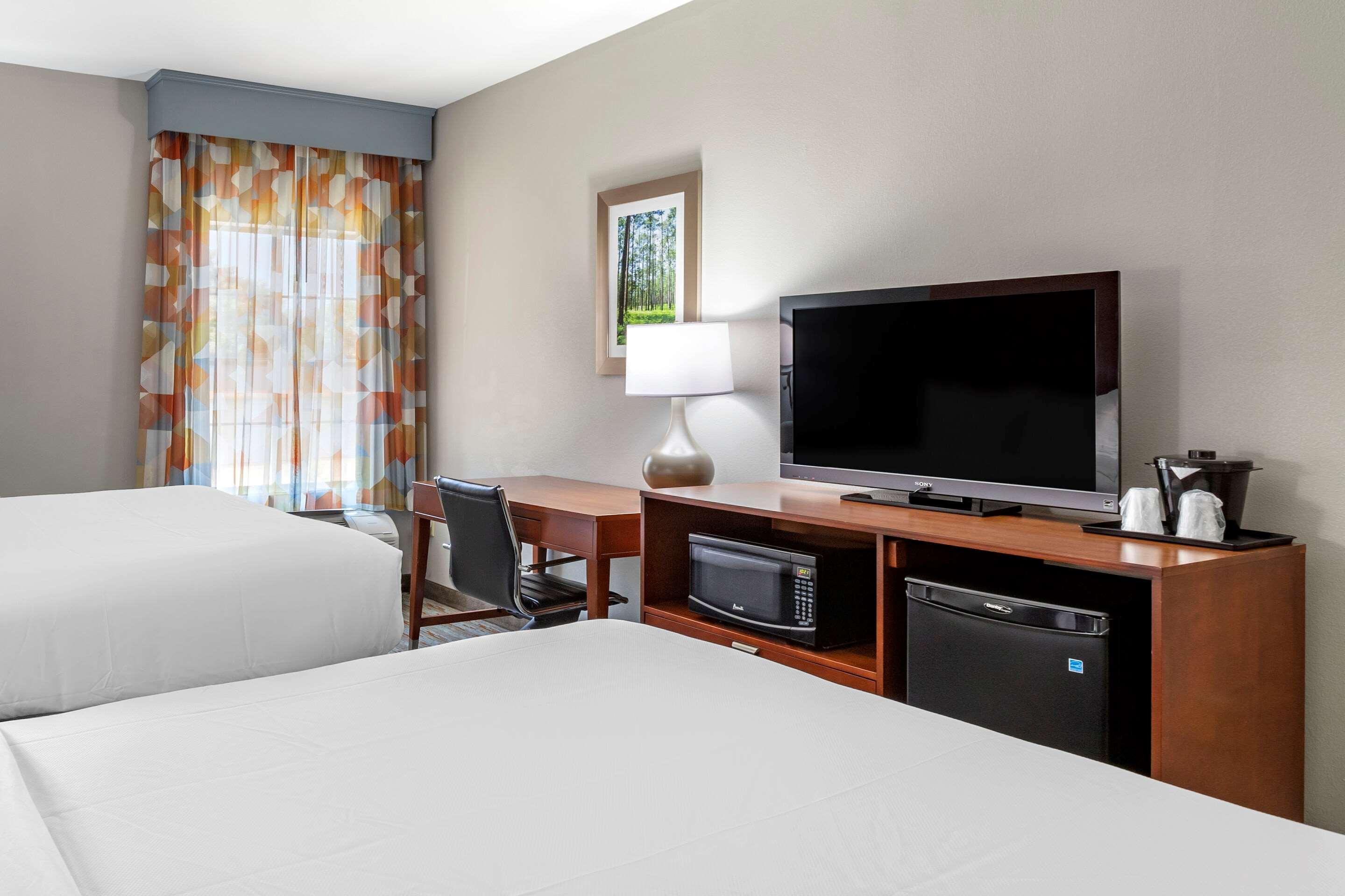 Comfort Inn & Suites Кливленд Экстерьер фото