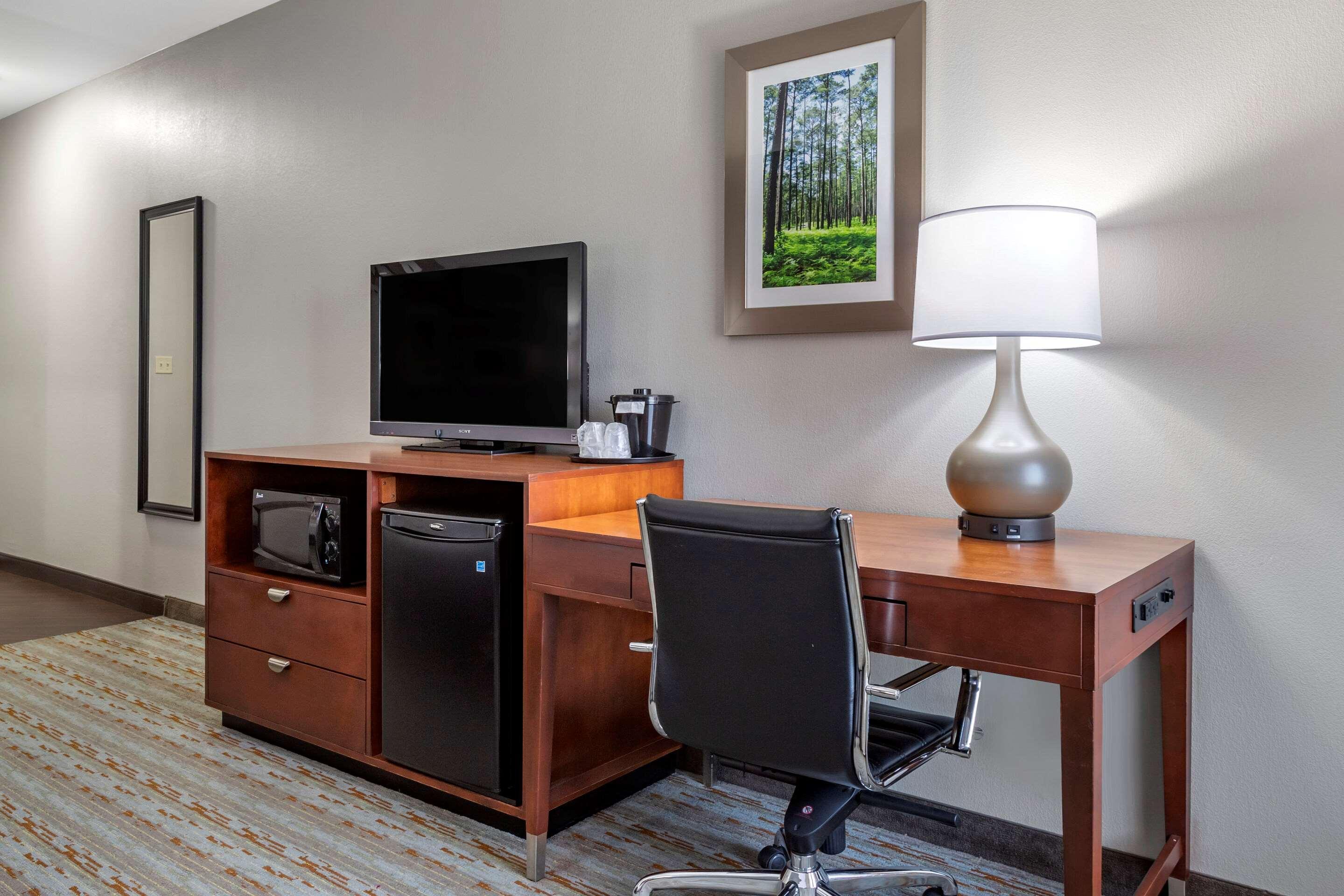 Comfort Inn & Suites Кливленд Экстерьер фото