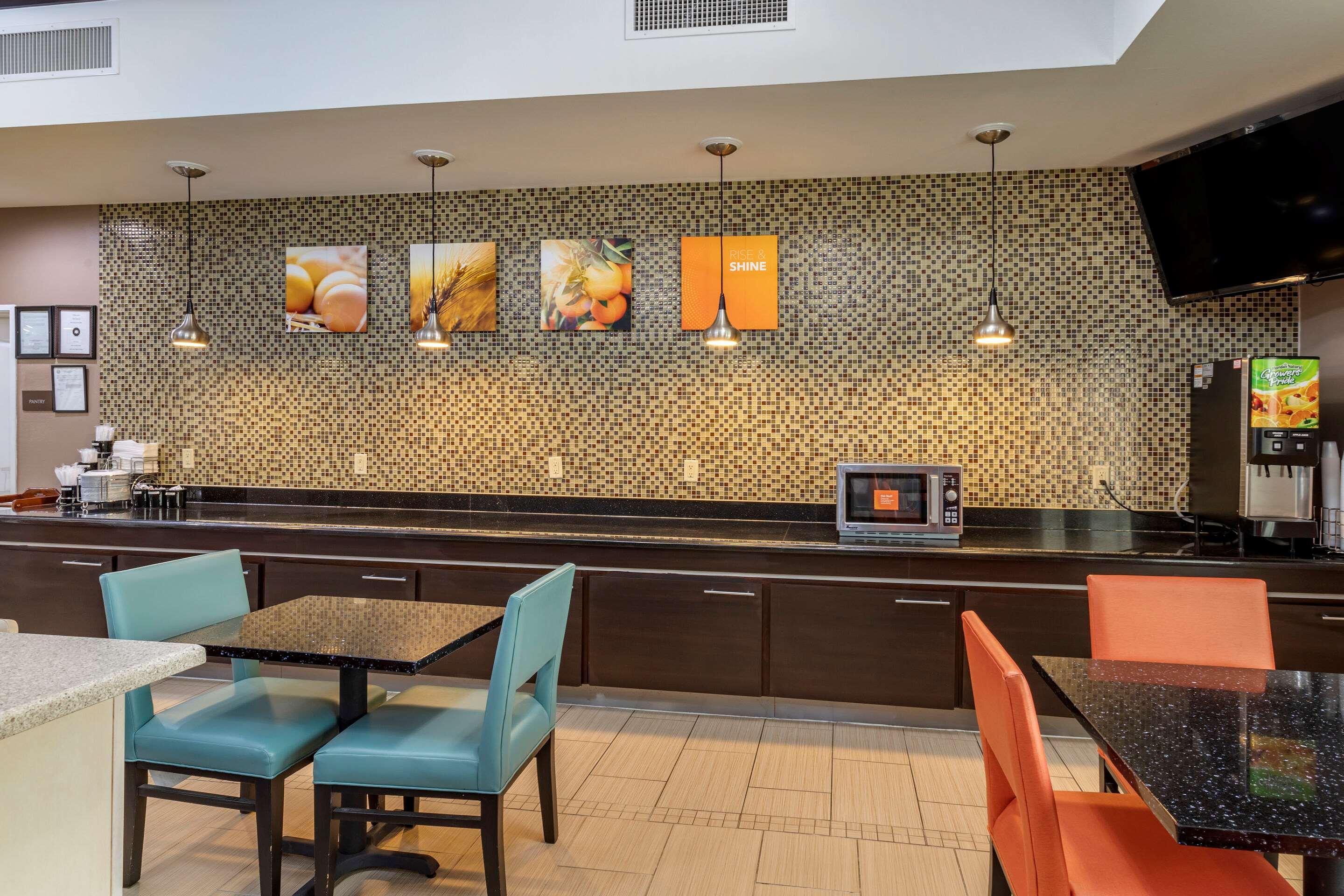Comfort Inn & Suites Кливленд Экстерьер фото