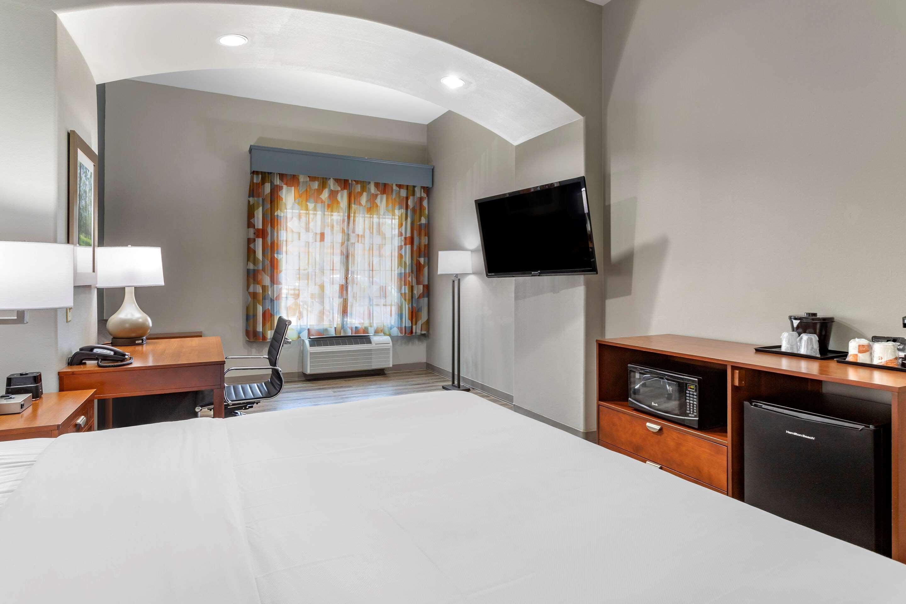 Comfort Inn & Suites Кливленд Экстерьер фото